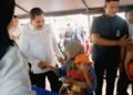 Menteri Imipas Bagi Ribuan Sembako, Layanan Kesehatan Gratis Disambut Antusias